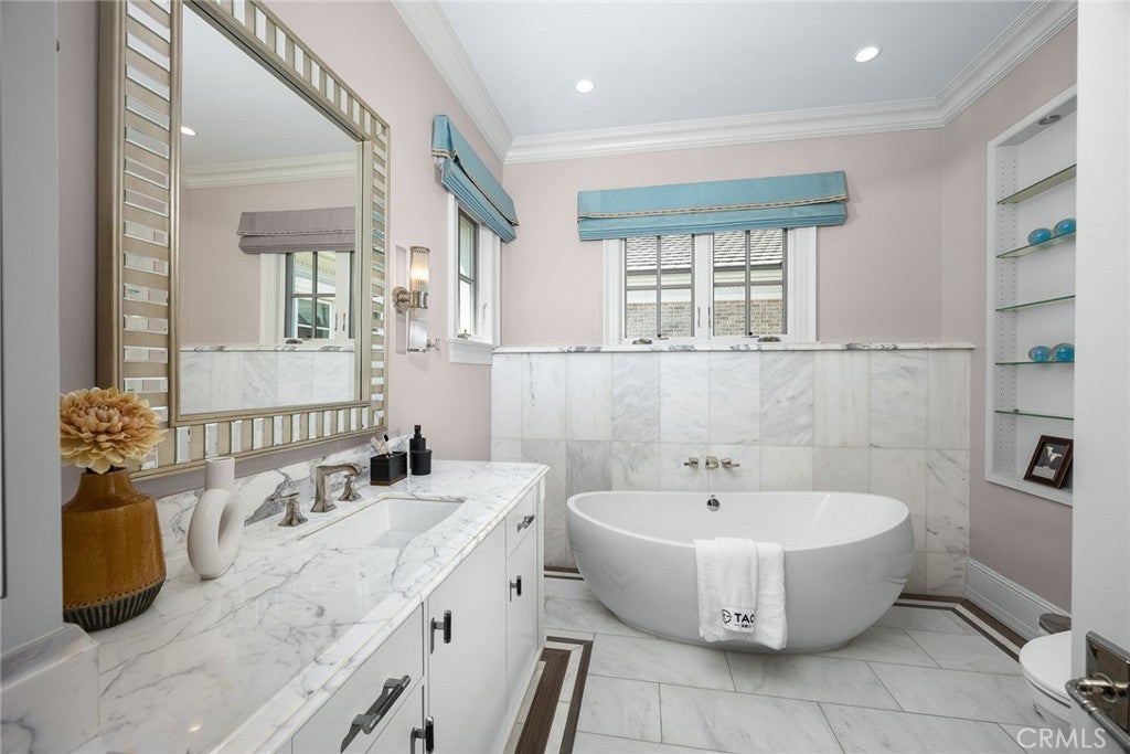 Arcadia, California, 91006, United States, 6 Bedrooms Bedrooms, ,8 BathroomsBathrooms,Residential,Active,1933891