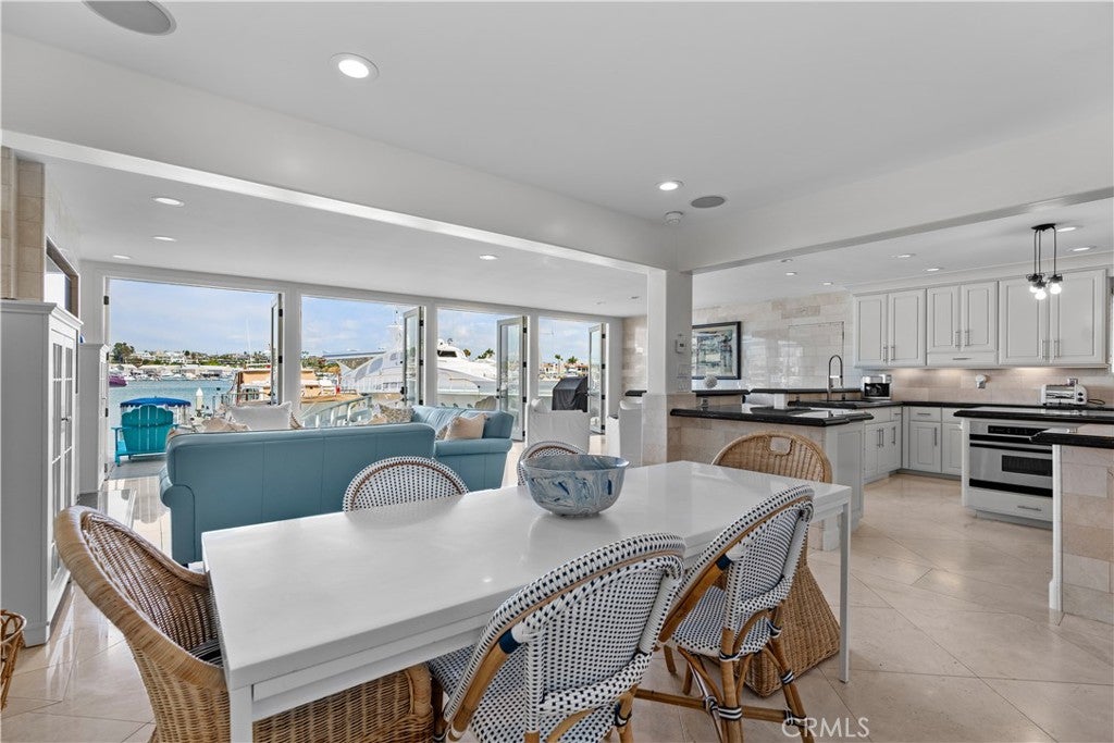 Newport Beach, California, 92663, United States, ,5 BathroomsBathrooms,Residential,Active,1762822