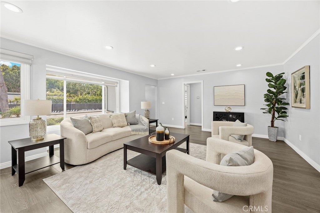 Los Angeles, California, 90034, United States, 5 Bedrooms Bedrooms, ,5 BathroomsBathrooms,Residential,Active,1899242