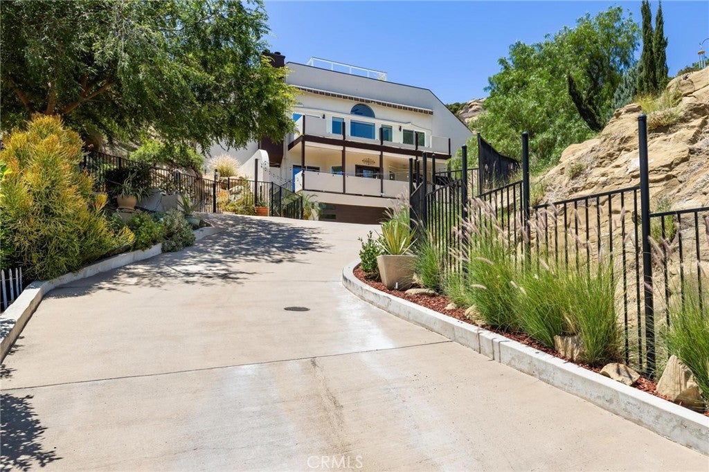 Chatsworth, California, 91311, United States, 4 Bedrooms Bedrooms, ,4 BathroomsBathrooms,Residential,Active,2011421