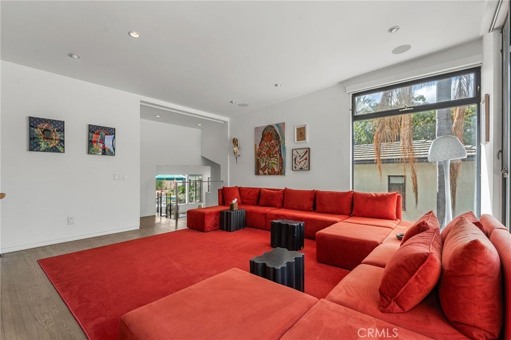 Los Angeles, California, 90027, United States, 3 Bedrooms Bedrooms, ,2 BathroomsBathrooms,Residential,Active,1953705