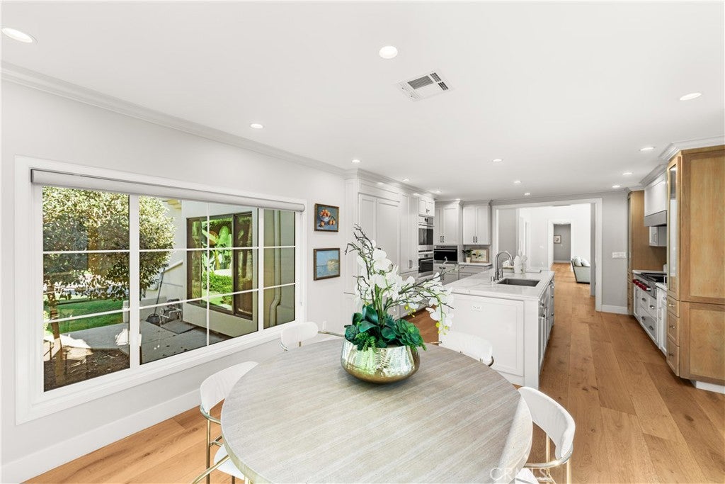 Pasadena, California, 91107, United States, 5 Bedrooms Bedrooms, ,6 BathroomsBathrooms,Residential,Active,1941367