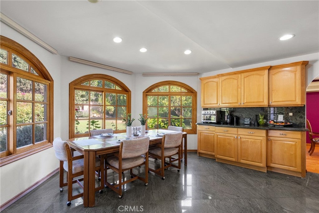 Northridge, California, 91324, United States, 5 Bedrooms Bedrooms, ,4 BathroomsBathrooms,Residential,Active,1952628