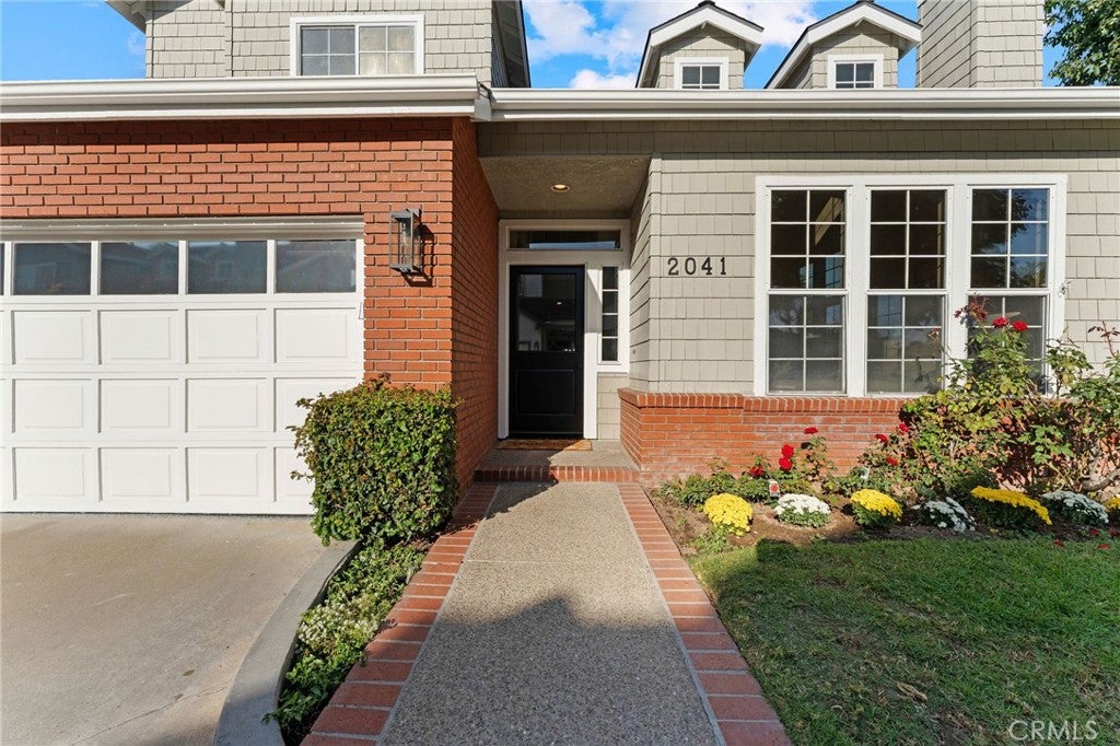 Costa Mesa, California, 92627, United States, 4 Bedrooms Bedrooms, ,3 BathroomsBathrooms,Residential,Contingent,1986895