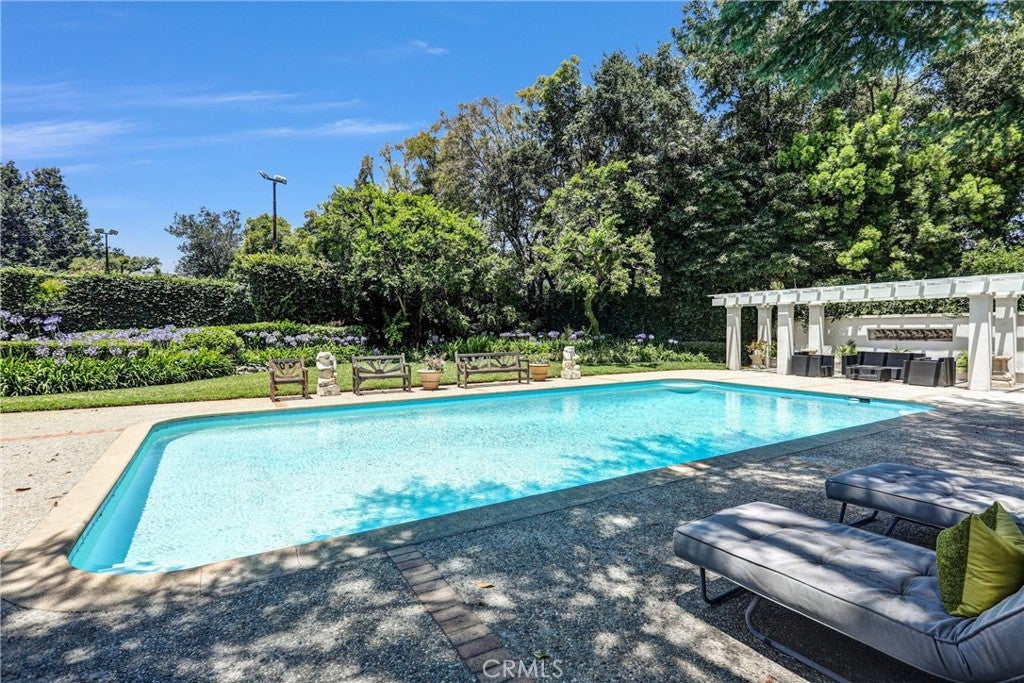 Pasadena, California, 91106, United States, 6 Bedrooms Bedrooms, ,9 BathroomsBathrooms,Residential,Active,1898207