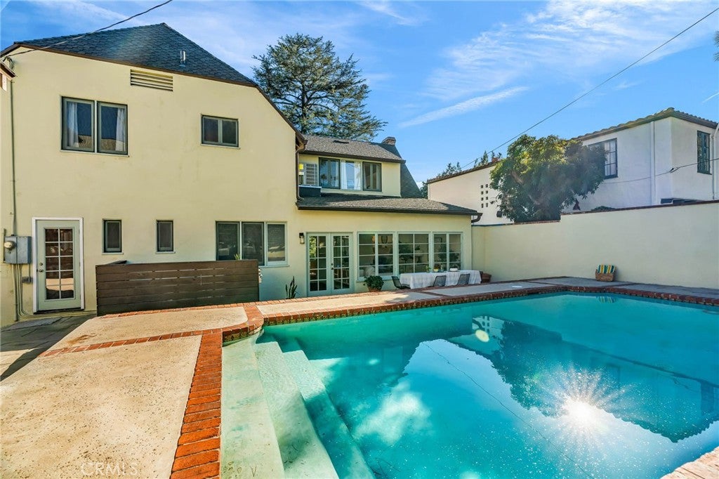 Glendale, California, 91202, United States, 3 Bedrooms Bedrooms, ,3 BathroomsBathrooms,Residential,Active,1967125