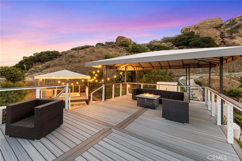 Chatsworth, California, 91311, United States, 4 Bedrooms Bedrooms, ,4 BathroomsBathrooms,Residential,Active,2011421