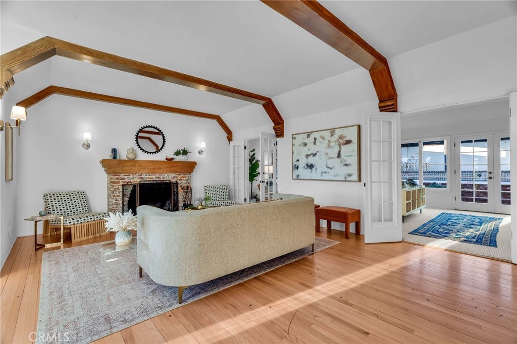 Glendale, California, 91202, United States, 3 Bedrooms Bedrooms, ,3 BathroomsBathrooms,Residential,Active,1967125