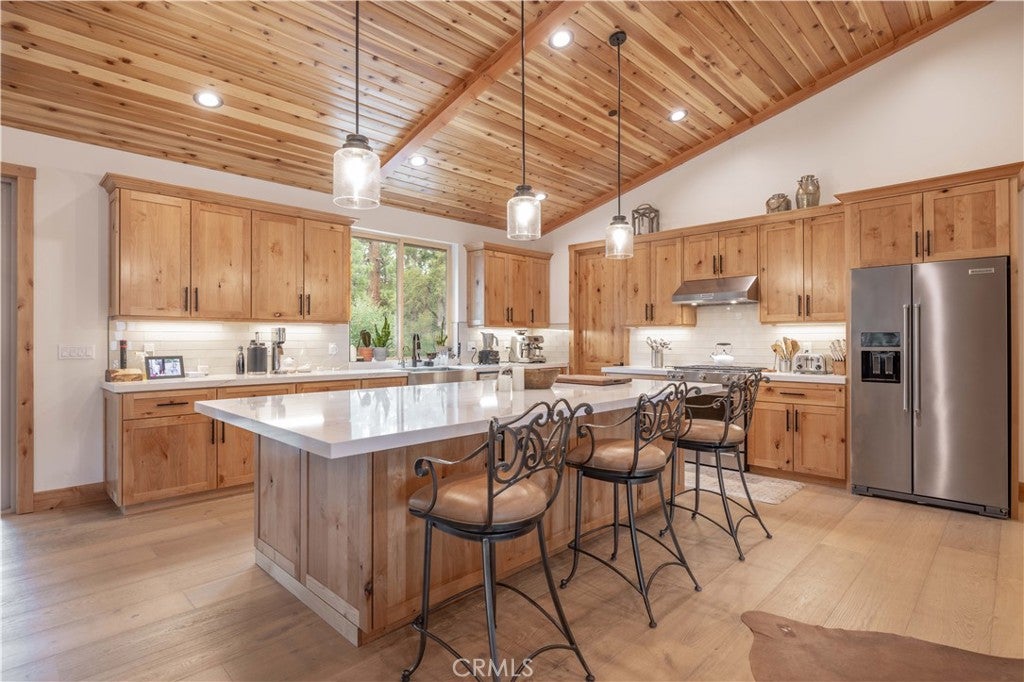 Big Bear City, California, 92314, United States, ,4 BathroomsBathrooms,Residential,Active,1839760