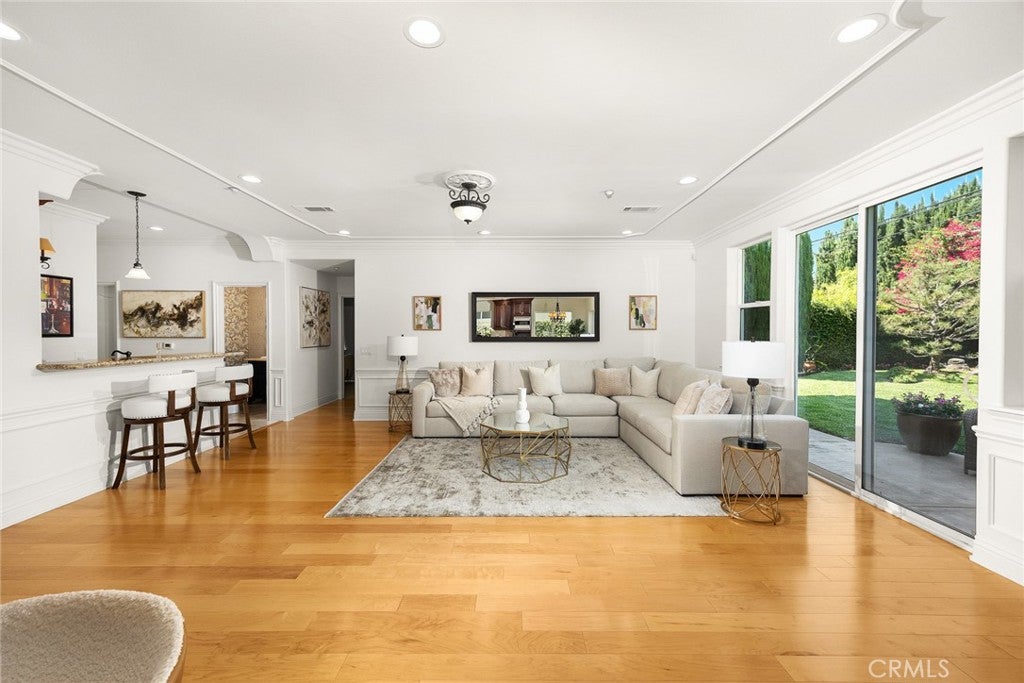 Arcadia, California, 91007, United States, 4 Bedrooms Bedrooms, ,5 BathroomsBathrooms,Residential,Active,1990019