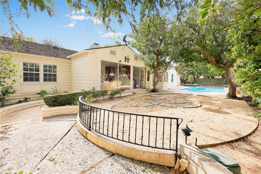 San Marino, California, 91108, United States, 4 Bedrooms Bedrooms, ,3 BathroomsBathrooms,Residential,Active,1993951