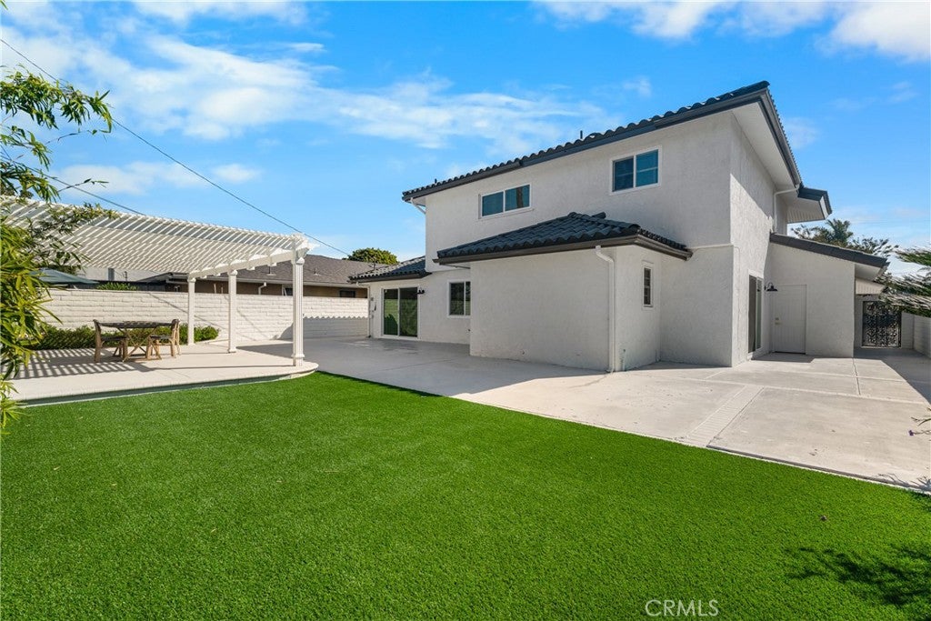 Huntington Beach, California, 92646, United States, 4 Bedrooms Bedrooms, ,5 BathroomsBathrooms,Residential,Active,1969639