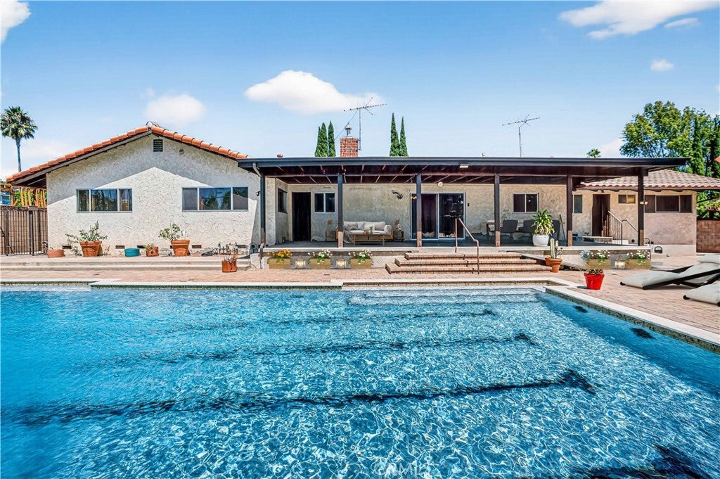 Granada Hills, California, 91344, United States, 5 Bedrooms Bedrooms, ,4 BathroomsBathrooms,Residential,Active,1929698