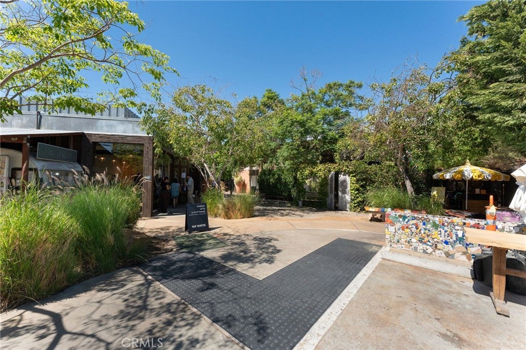 Costa Mesa, California, 92627, United States, 4 Bedrooms Bedrooms, ,3 BathroomsBathrooms,Residential,Contingent,1986895