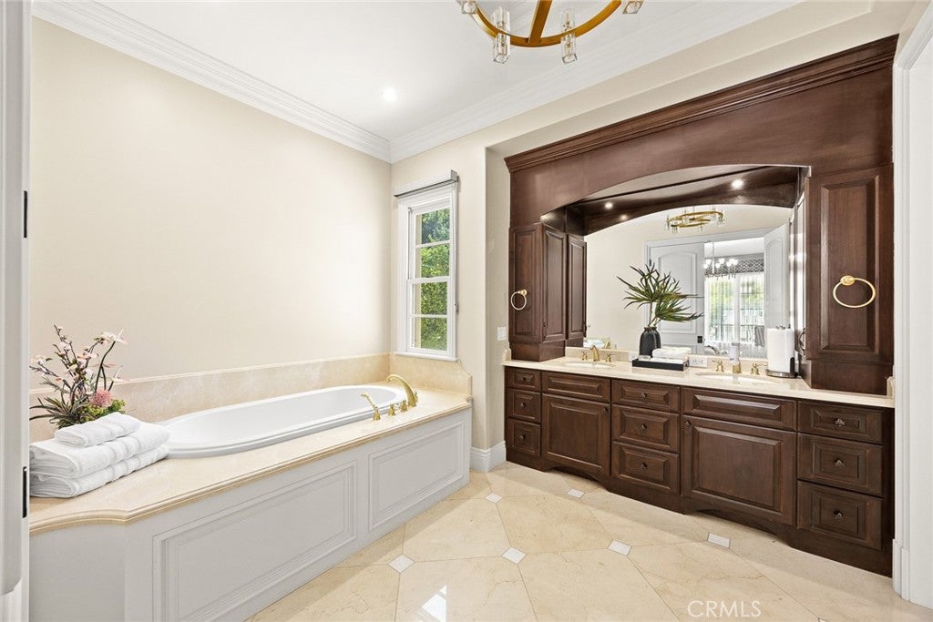 Arcadia, California, 91007, United States, 6 Bedrooms Bedrooms, ,7 BathroomsBathrooms,Residential,Pending,1898195