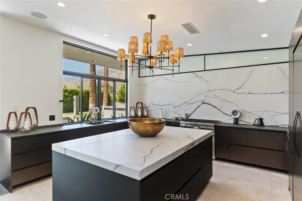 Palm Springs, California, 92264, United States, 4 Bedrooms Bedrooms, ,5 BathroomsBathrooms,Residential,Active,1999334