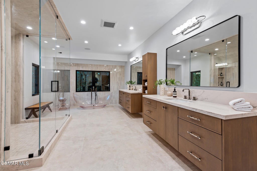 Westlake Village, California, 91362, United States, 5 Bedrooms Bedrooms, ,7 BathroomsBathrooms,Residential,Active,1985560