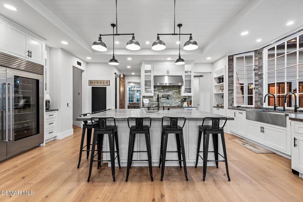 Agoura Hills, California, 91301, United States, 5 Bedrooms Bedrooms, ,7 BathroomsBathrooms,Residential,Pending,2006769