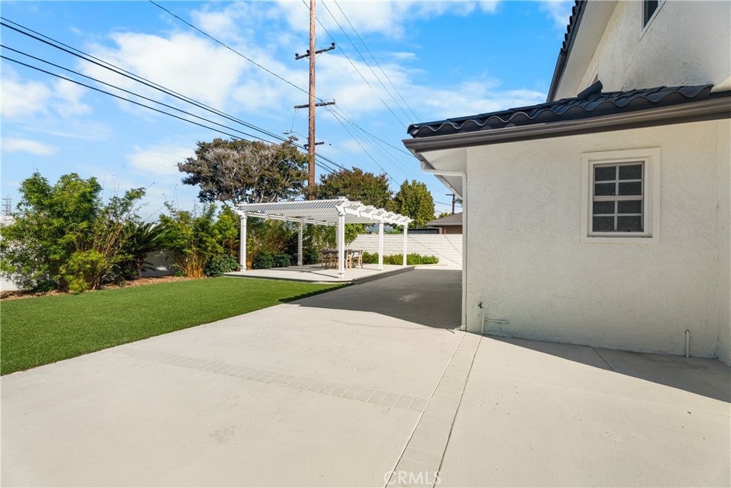 Huntington Beach, California, 92646, United States, 4 Bedrooms Bedrooms, ,5 BathroomsBathrooms,Residential,Active,1969639