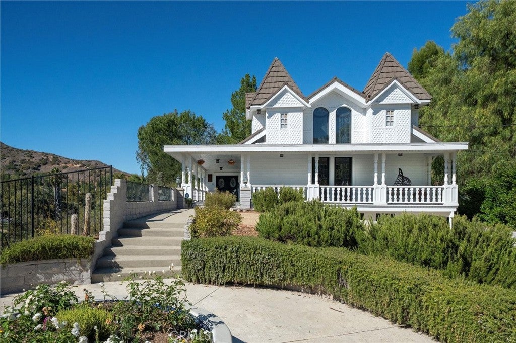 Agoura Hills, California, 91301, United States, 4 Bedrooms Bedrooms, ,5 BathroomsBathrooms,Residential,Active,1966025