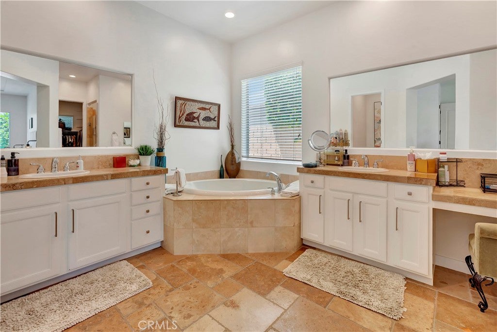 Indio, California, 92201, United States, 6 Bedrooms Bedrooms, ,5 BathroomsBathrooms,Residential,Active,1880350