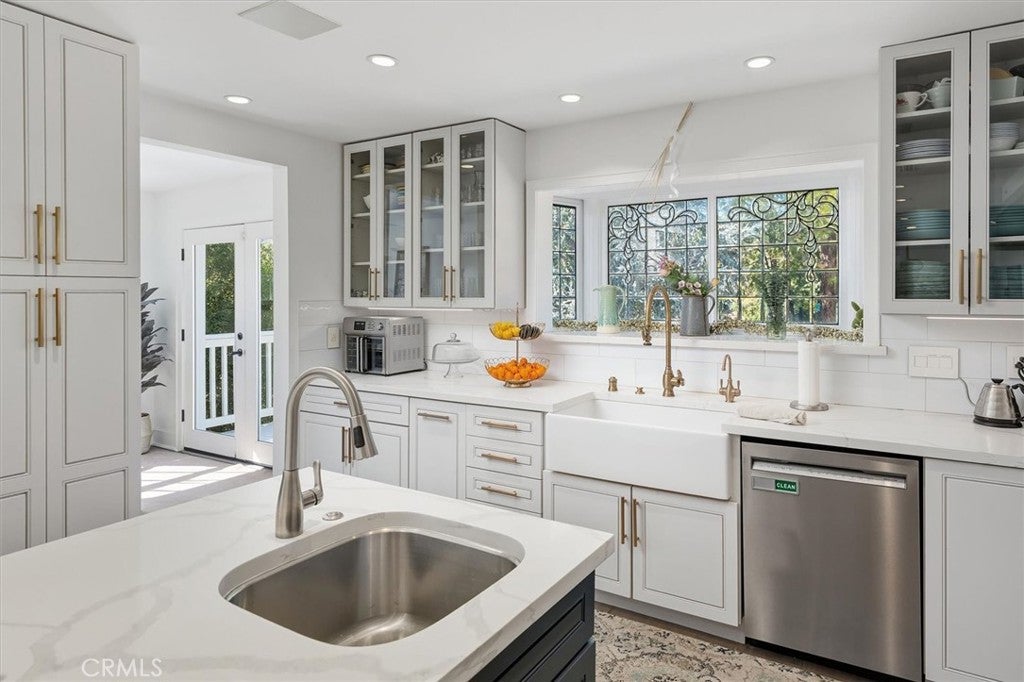 Agoura Hills, California, 91301, United States, 4 Bedrooms Bedrooms, ,5 BathroomsBathrooms,Residential,Active,1966025