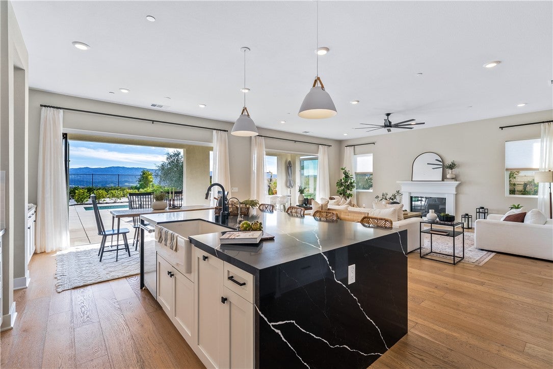 Castaic, California, 91384, United States, 6 Bedrooms Bedrooms, ,6 BathroomsBathrooms,Residential,Active,2006979