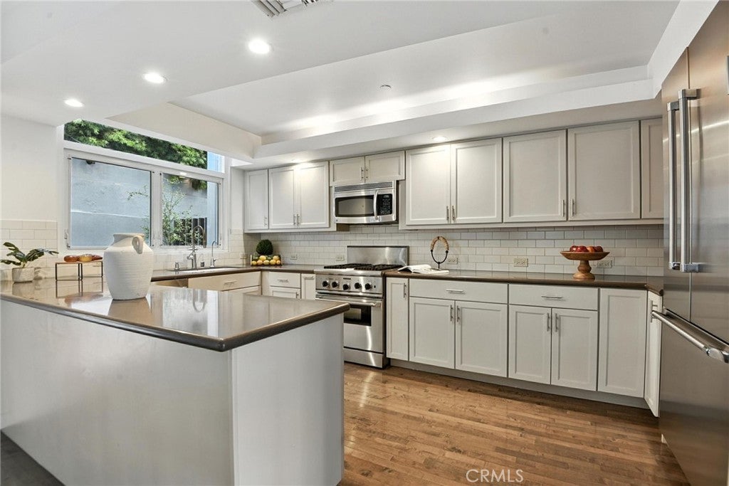 Santa Monica, California, 90405, United States, ,3 BathroomsBathrooms,Residential,Active,1894761