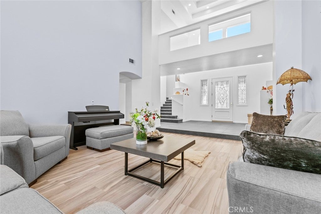 Chatsworth, California, 91311, United States, 5 Bedrooms Bedrooms, ,6 BathroomsBathrooms,Residential,Active,2015219