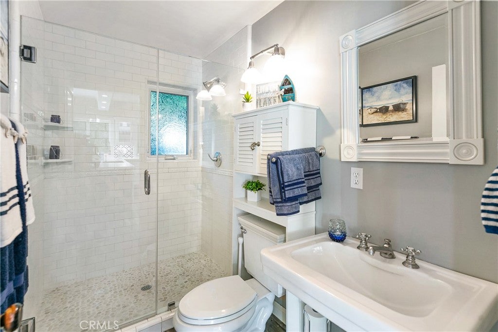 Lake Arrowhead, California, 92352, United States, 2 Bedrooms Bedrooms, ,3 BathroomsBathrooms,Residential,Active,1945074