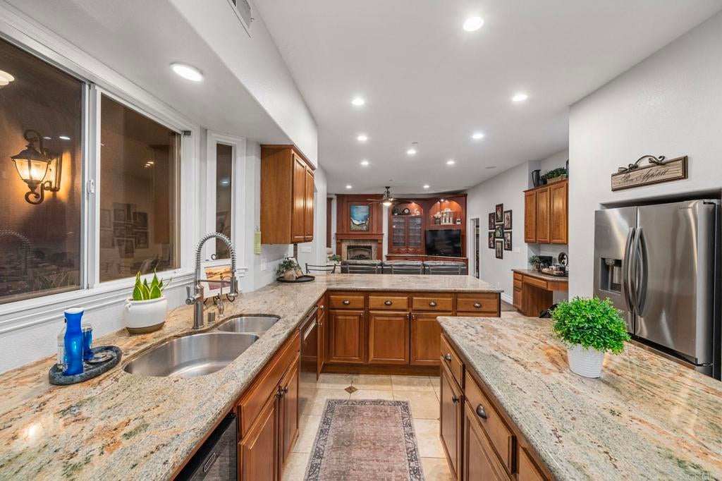 Escondido, California, 92025, United States, 5 Bedrooms Bedrooms, ,4 BathroomsBathrooms,Residential,Active,1969680