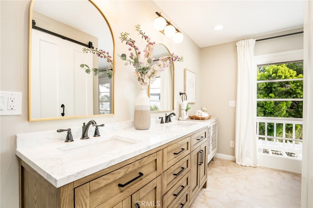 Huntington Beach, California, 92647, United States, 4 Bedrooms Bedrooms, ,3 BathroomsBathrooms,Residential,Active,2030516