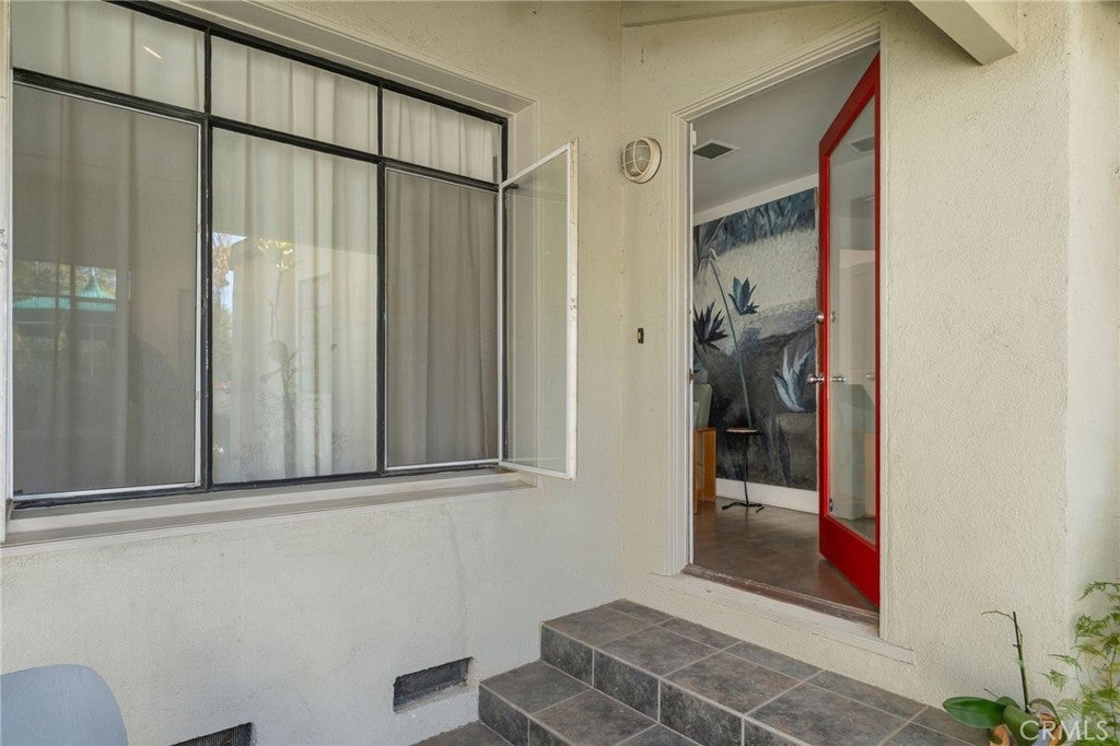 Los Angeles, California, 90027, United States, 3 Bedrooms Bedrooms, ,2 BathroomsBathrooms,Residential,Active,1953705