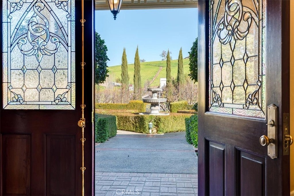 Paso Robles, California, 93446, United States, 4 Bedrooms Bedrooms, ,5 BathroomsBathrooms,Residential,Active,2016421