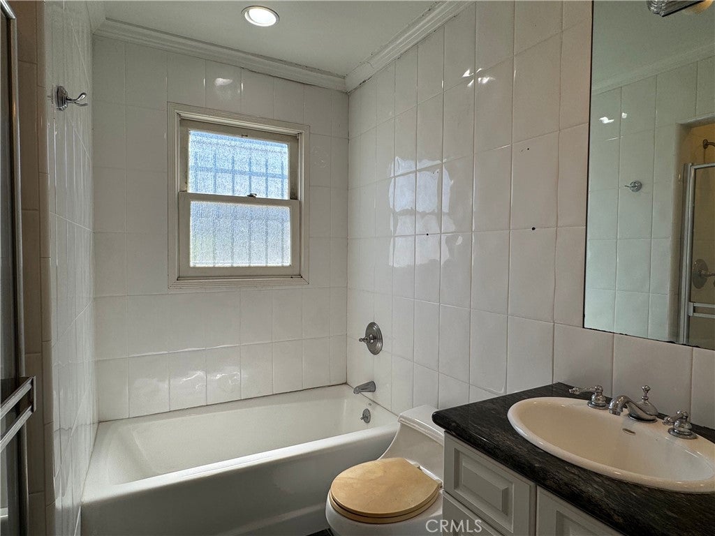 Los Angeles, California, 90036, United States, 5 Bedrooms Bedrooms, ,4 BathroomsBathrooms,Residential,Active,1952991