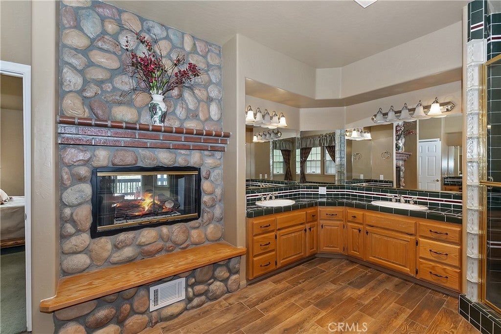 Lake Arrowhead, California, 92352, United States, ,5 BathroomsBathrooms,Residential,Active,1781875