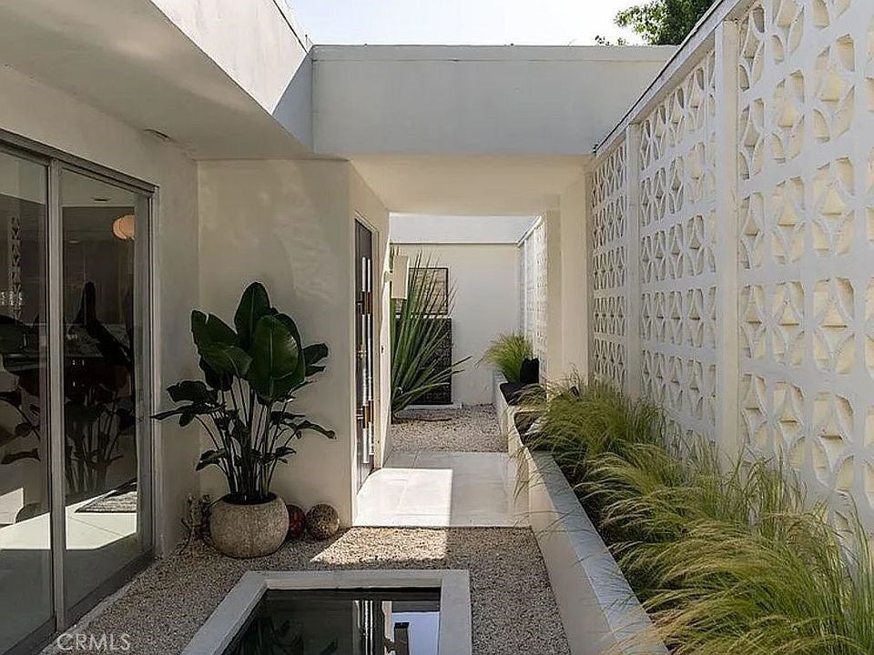 Pasadena, California, 91105, United States, 3 Bedrooms Bedrooms, ,3 BathroomsBathrooms,Residential,Active,2027742