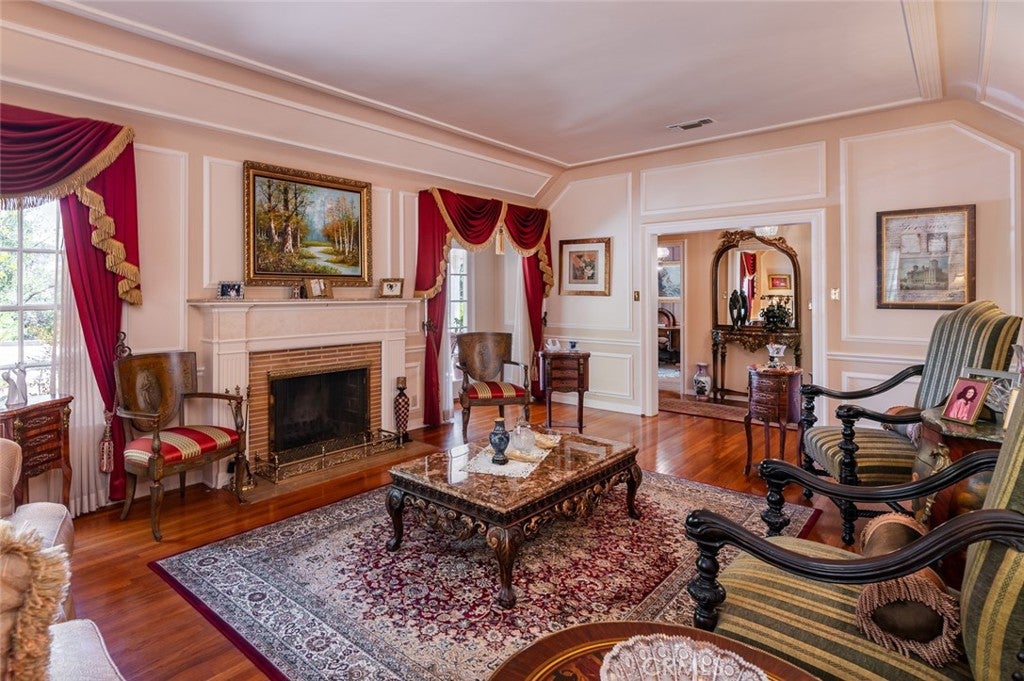 Glendale, California, 91207, United States, 4 Bedrooms Bedrooms, ,4 BathroomsBathrooms,Residential,Active,1945087