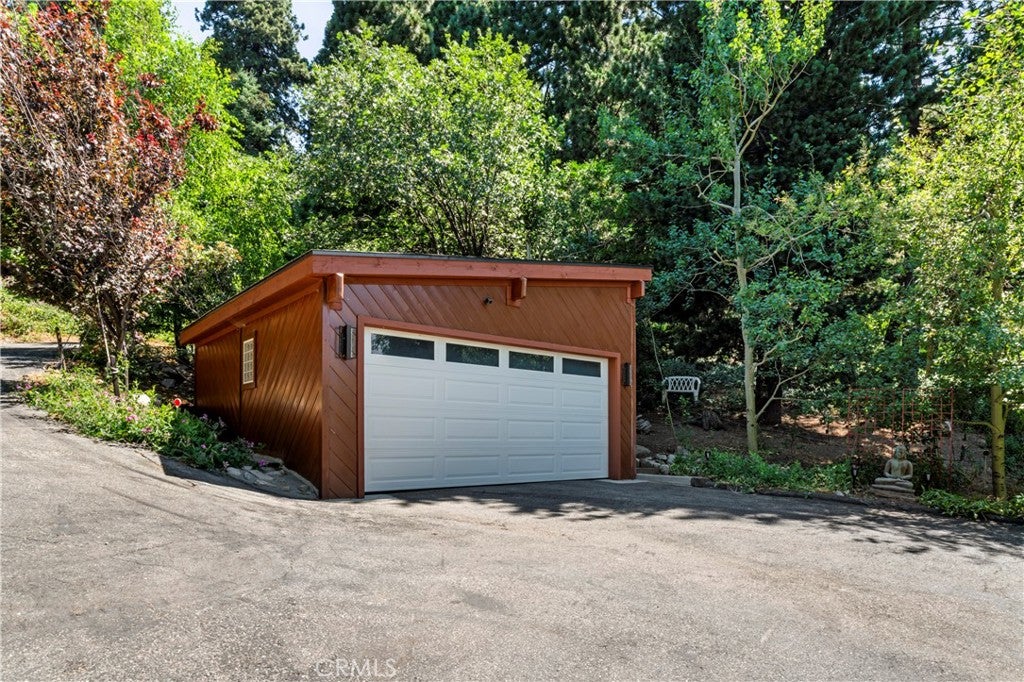 Lake Arrowhead, California, 92352, United States, 2 Bedrooms Bedrooms, ,3 BathroomsBathrooms,Residential,Active,1988419