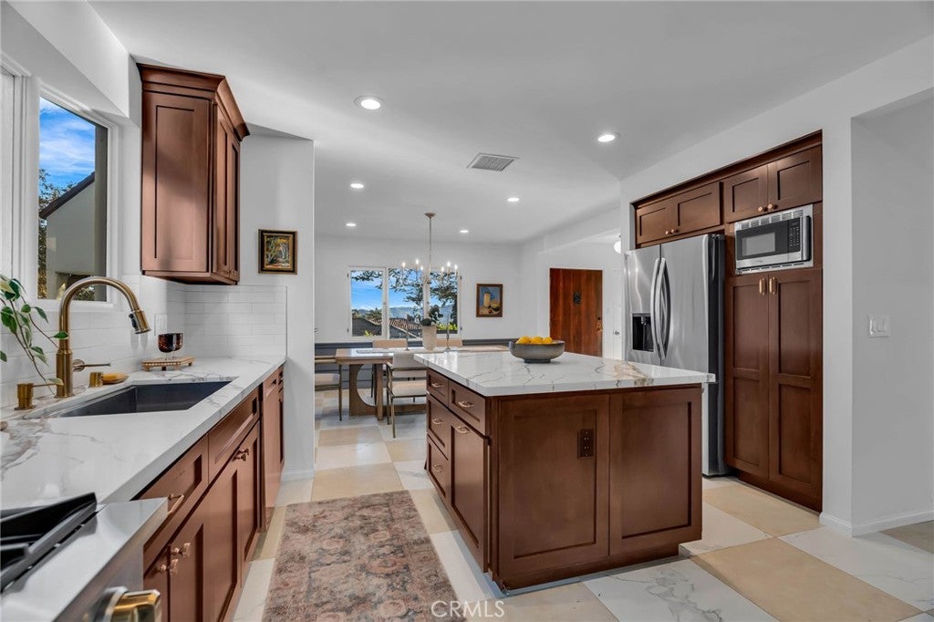 Glendale, California, 91202, United States, 3 Bedrooms Bedrooms, ,3 BathroomsBathrooms,Residential,Active,1967125