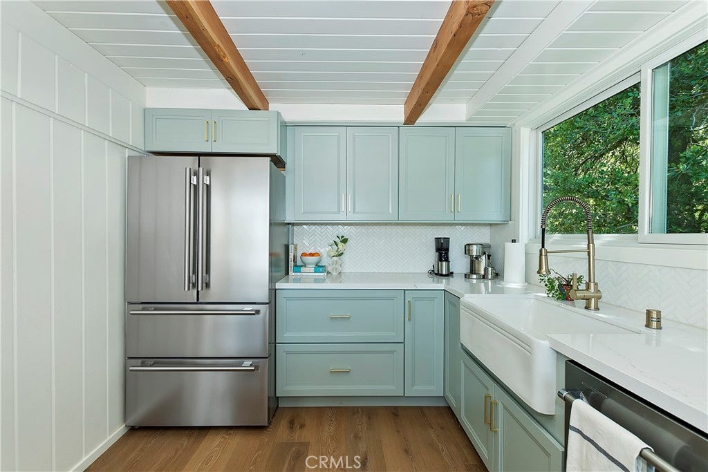 Lake Arrowhead, California, 92352, United States, 4 Bedrooms Bedrooms, ,3 BathroomsBathrooms,Residential,Active,1953250