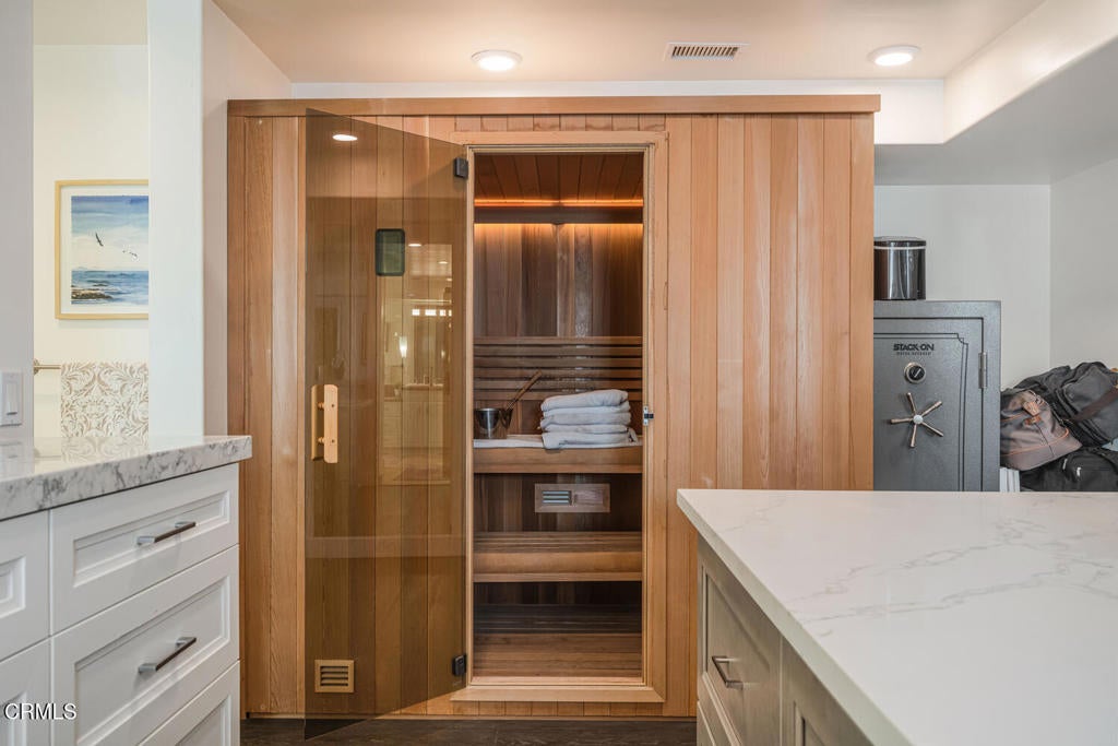 Oxnard, California, 93035, United States, 5 Bedrooms Bedrooms, ,6 BathroomsBathrooms,Residential,Contingent,1973330