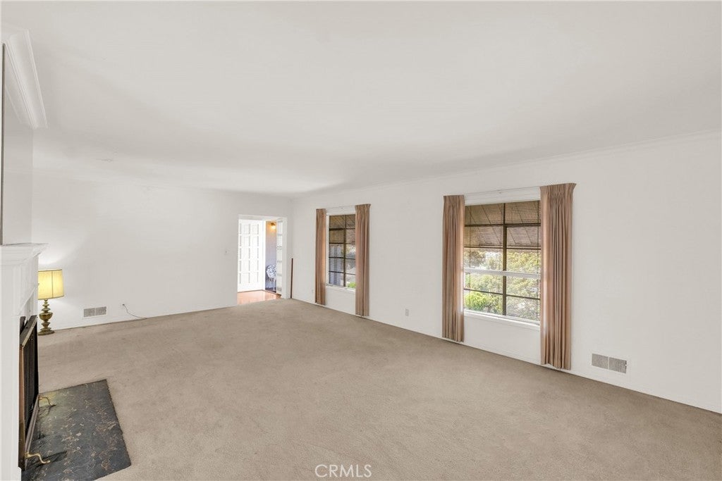 Los Angeles, California, 90039, United States, 4 Bedrooms Bedrooms, ,3 BathroomsBathrooms,Residential,Active,1892396