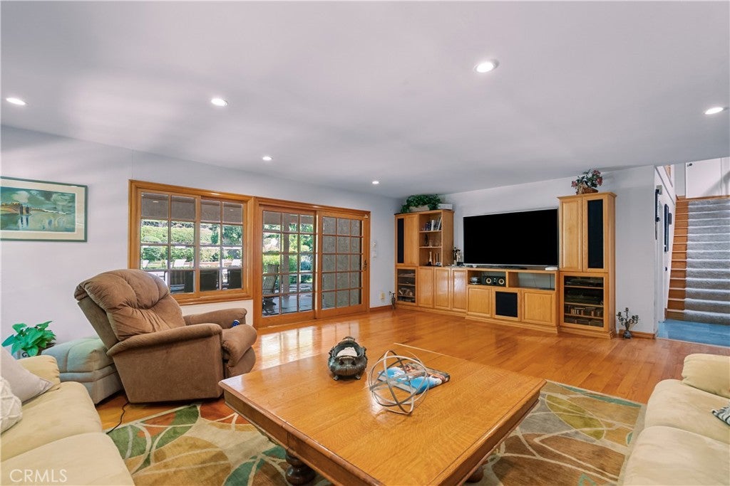 Northridge, California, 91324, United States, 5 Bedrooms Bedrooms, ,4 BathroomsBathrooms,Residential,Active,1952628