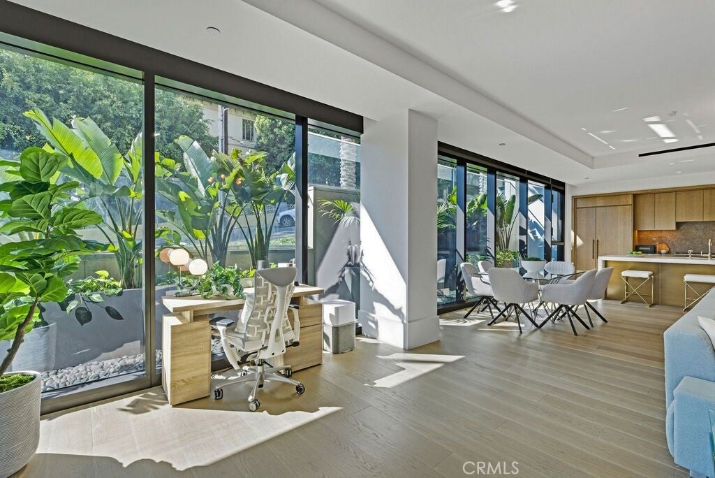 Los Angeles, California, 90069, United States, 2 Bedrooms Bedrooms, ,3 BathroomsBathrooms,Residential,Active,1995278