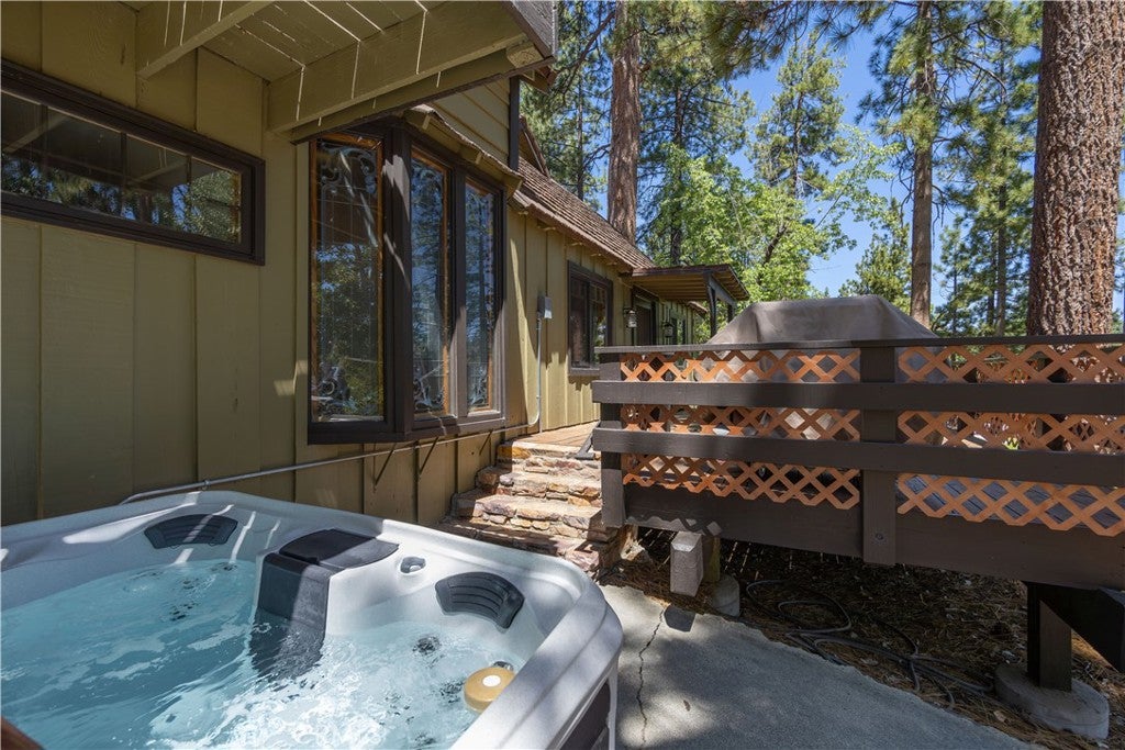 Big Bear Lake, California, 92315, United States, 4 Bedrooms Bedrooms, ,3 BathroomsBathrooms,Residential,Contingent,1945531