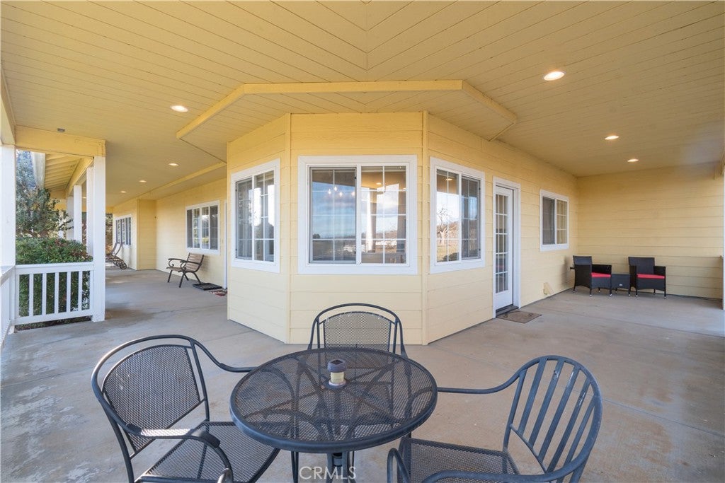 Paso Robles, California, 93446, United States, 5 Bedrooms Bedrooms, ,6 BathroomsBathrooms,Residential,Active,1821961