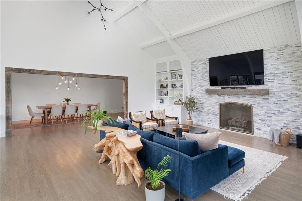 Agoura Hills, California, 91301, United States, 4 Bedrooms Bedrooms, ,5 BathroomsBathrooms,Residential,Active,1966025