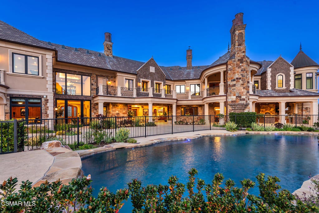 Thousand Oaks, California, 91361, United States, 7 Bedrooms Bedrooms, ,13 BathroomsBathrooms,Residential,Active,1748234