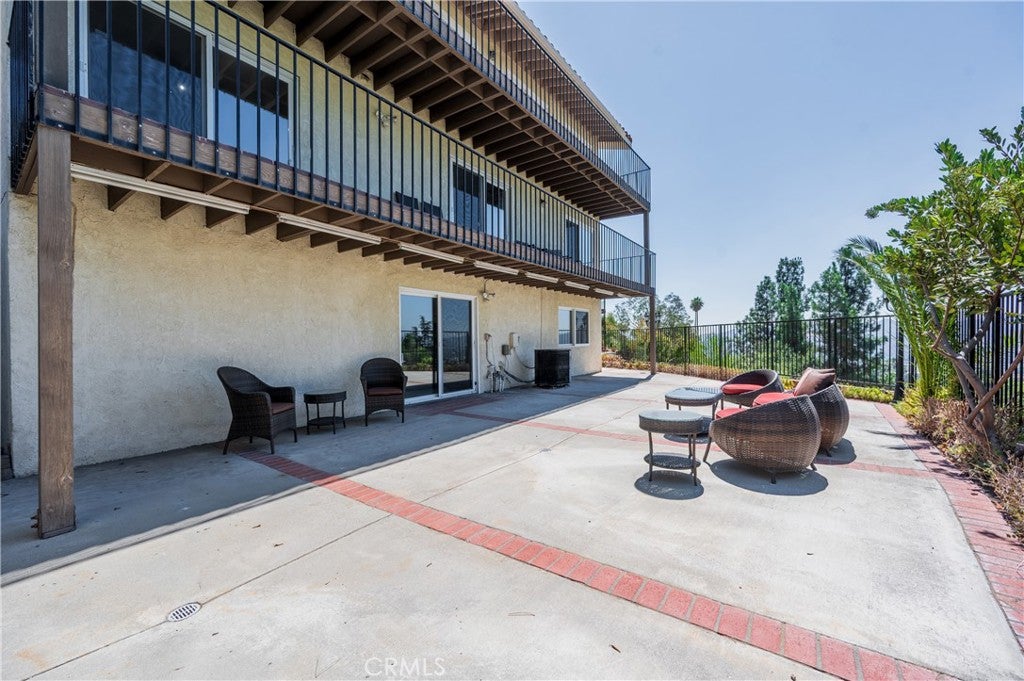 Burbank, California, 91501, United States, 5 Bedrooms Bedrooms, ,5 BathroomsBathrooms,Residential,Active,1943797